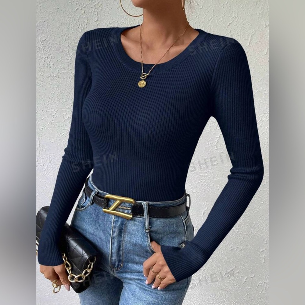 Women’s Navy Blue Solid Ribbed Knit Sweater! Size Medium.